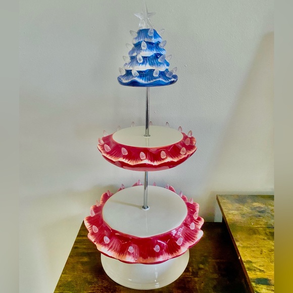 NIB Ms Liberty two-tiered cupcake stand! ❤️🤍💙 - Picture 3 of 7